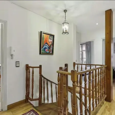 Marais Historical Center Parisian 3br Ouvert Apartment